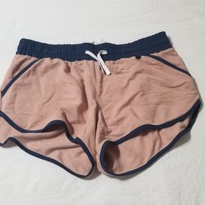 Soft under armour pocketed shorts